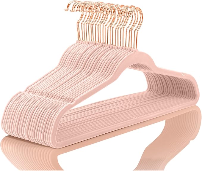 MIZGI Premium Velvet Hangers (30 Pack) Heavy Duty - Non Slip Felt Hanger - Blush Pink - Rose Gold 360 Degree Swivel Hooks,Space Saving Clothes Hanger,Durable Strong for Suits,Coats,Dress